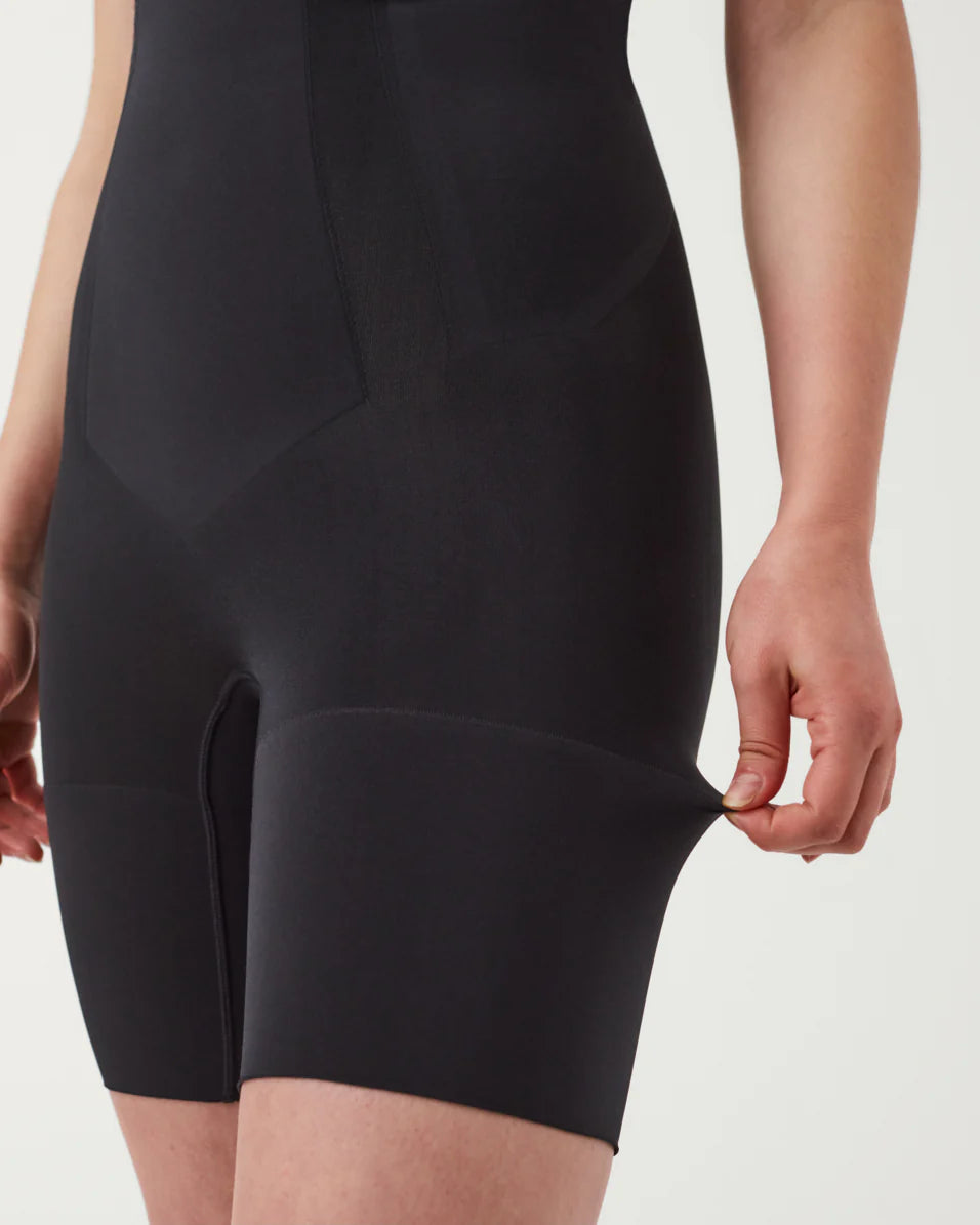 High-Waisted Mid-Thigh Short: OnCore Sculpting