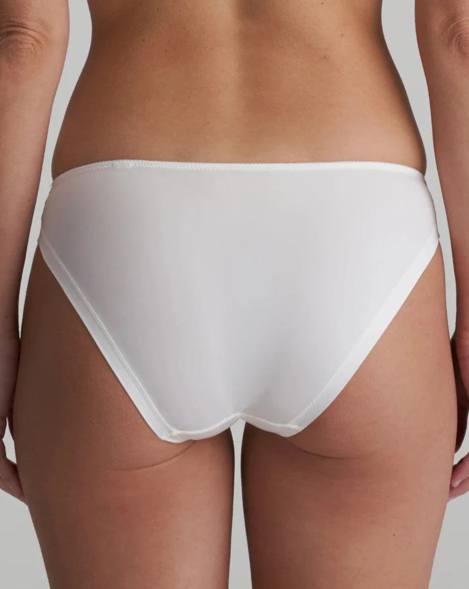 Cathia Rio Brief