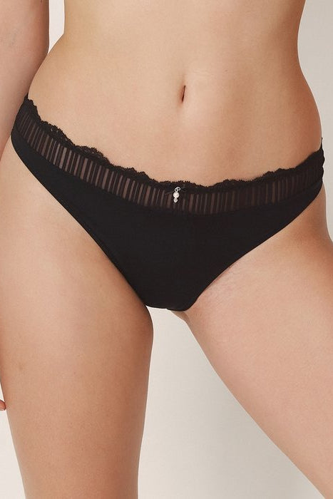 Sofia Thong: Size M