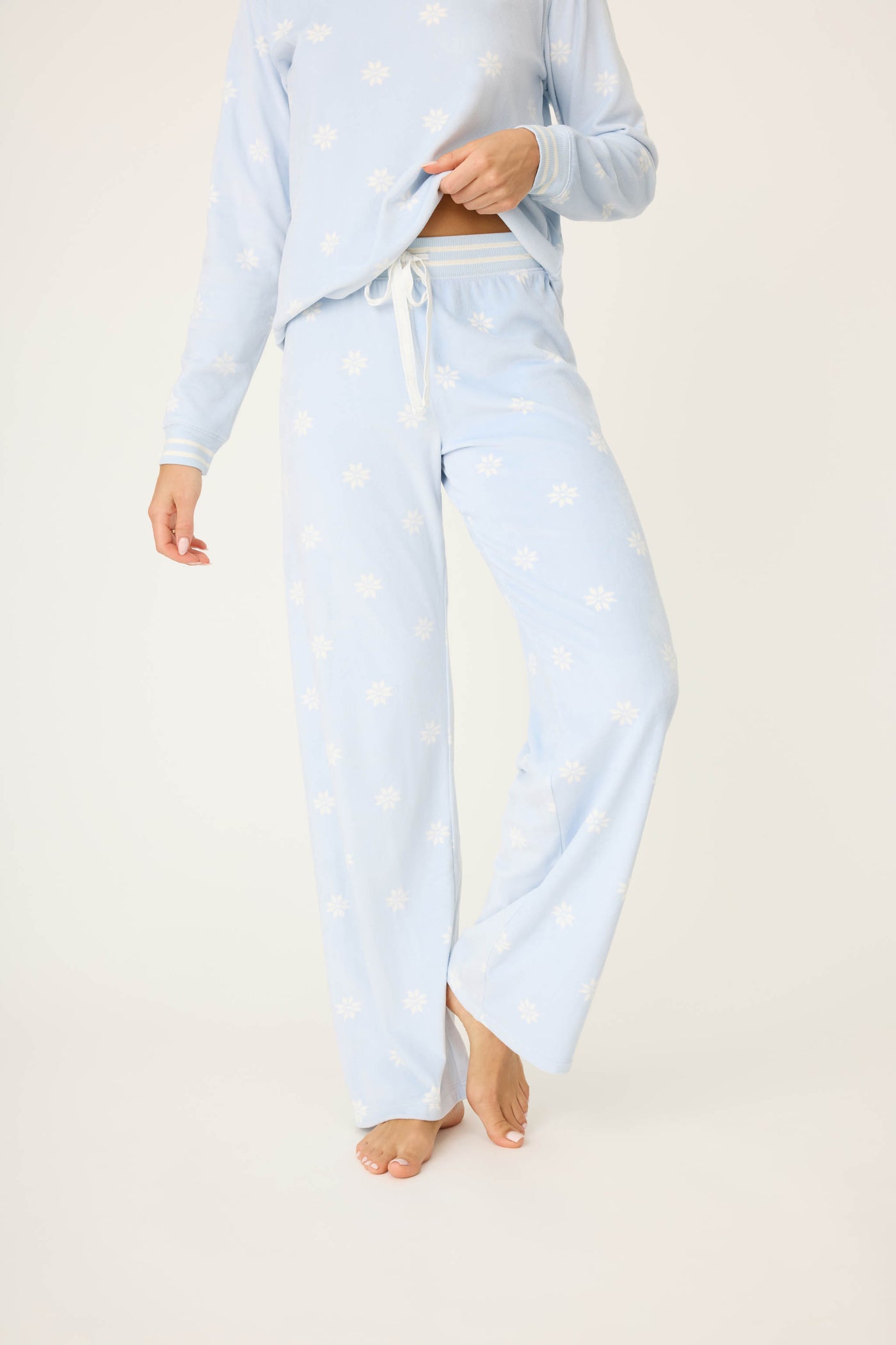 Apres All Day Silky Velour Snowflake Set