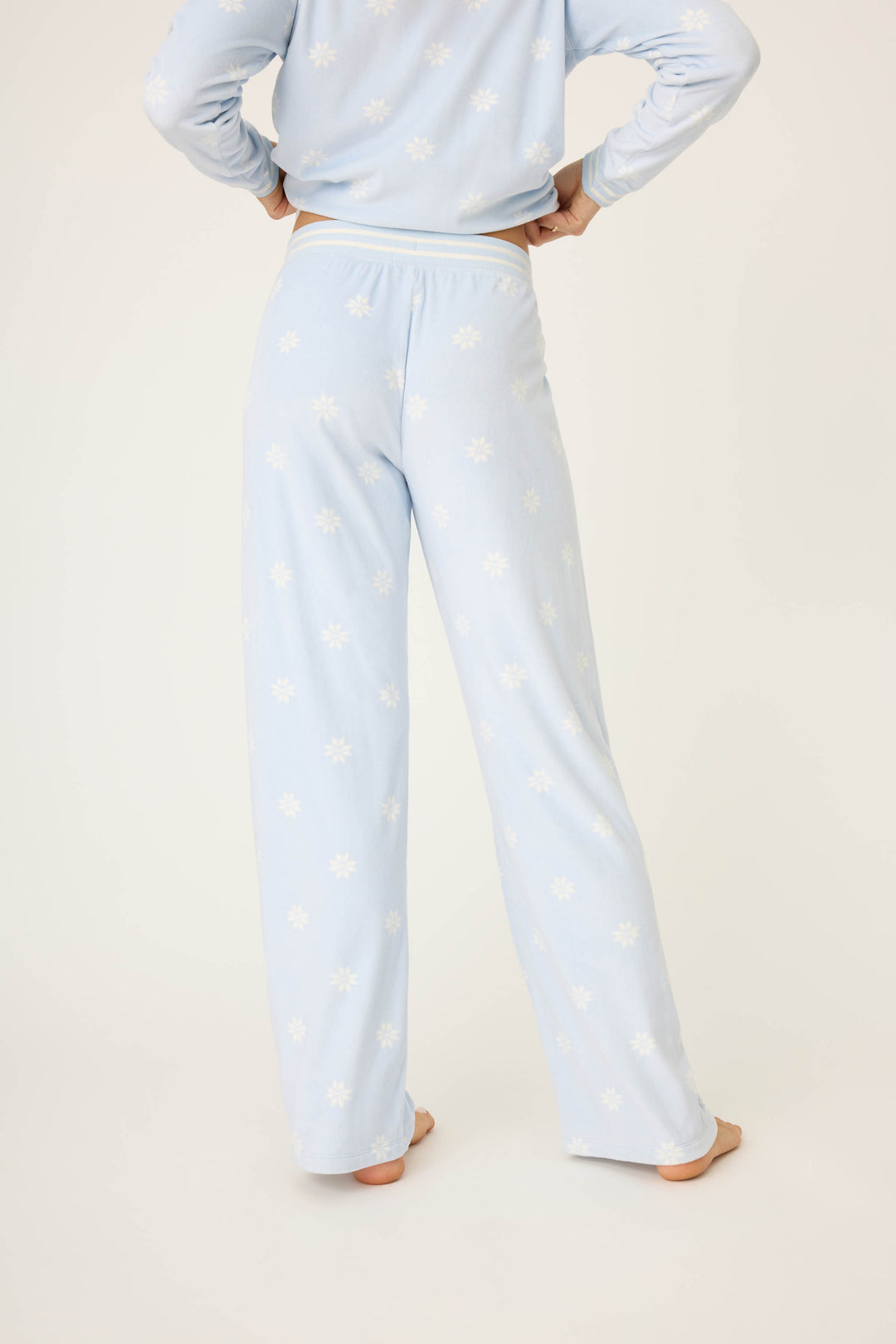 Apres All Day Silky Velour Snowflake Set